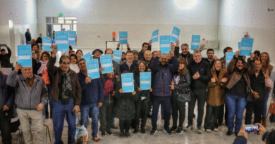 Entrega de escrituras en Mayor Buratovich: 26 familias cumplieron el sueño de la casa propia
