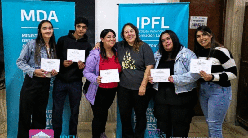 Entrega de certificados del trayecto inseminador/a artificial en el CFL 401