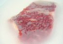 Desarrollan un film biodegradable para conservar carne vacuna